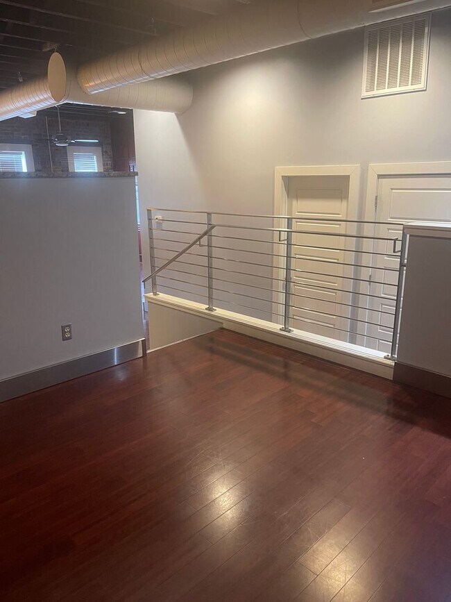 Building Photo - 1/2 off 1st Months rent!!! Chic Downtown Loft – 2 Bed | 1 Bath | Heart of Springfield!