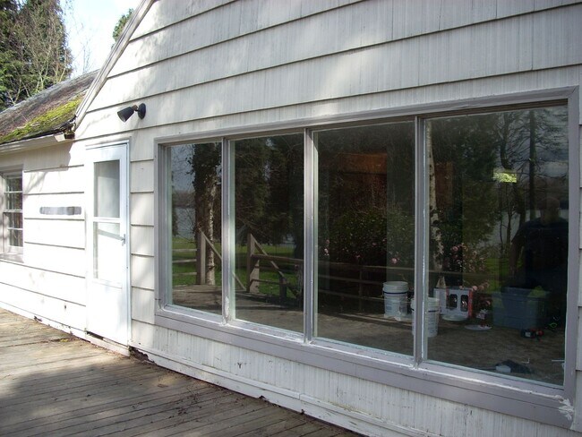 Building Photo - Waterfront Home on 1.5 Acres + 2 Car Garage + Fenced Yard (Vancouver – Evergreen Hwy)