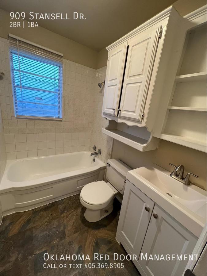 Building Photo - 909 Stansell Dr