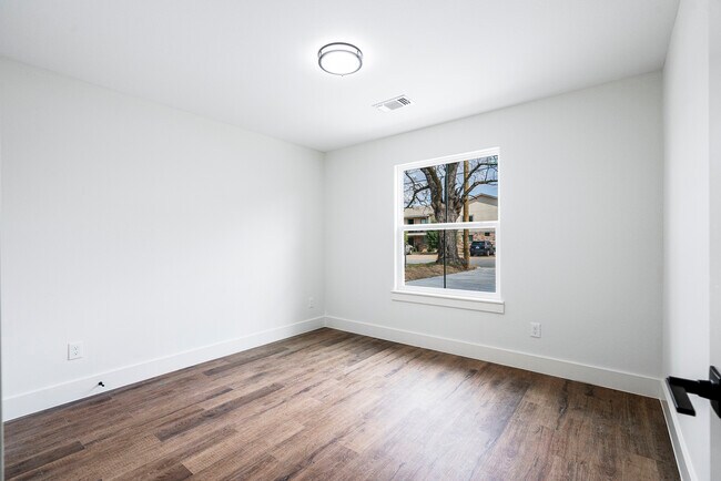 Building Photo - 1521 S Rusk Ave