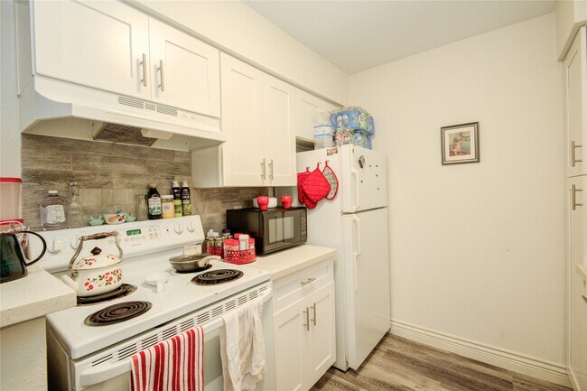 Building Photo - 845 Augusta Dr