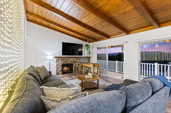 Building Photo - 321 W Kalmia St