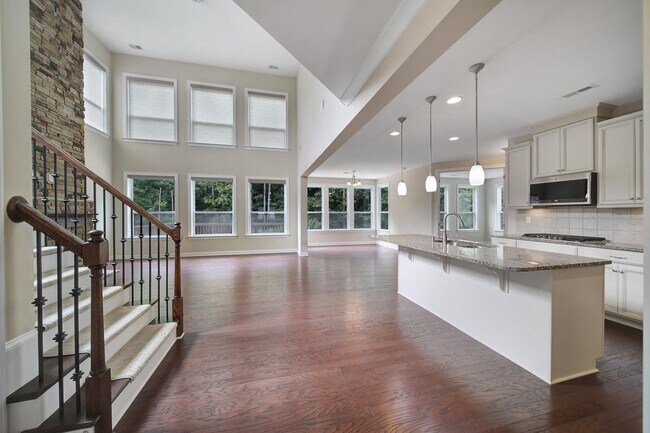 Building Photo - Gorgeous 4 Bed 3.5 Bath Home with Basement...
