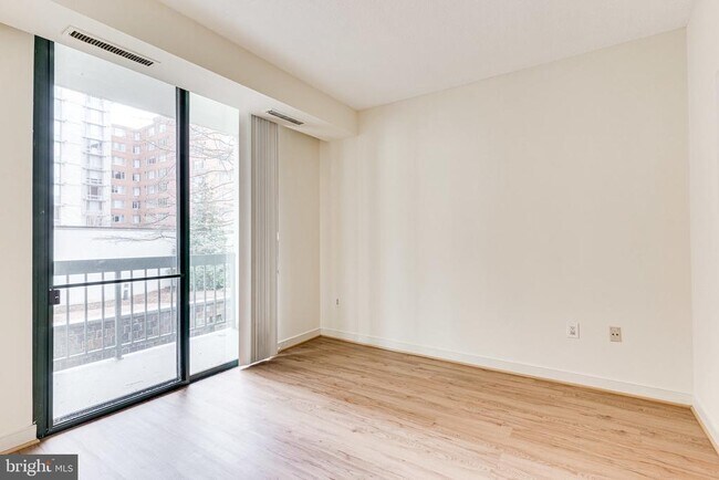 Building Photo - 955 26th St NW