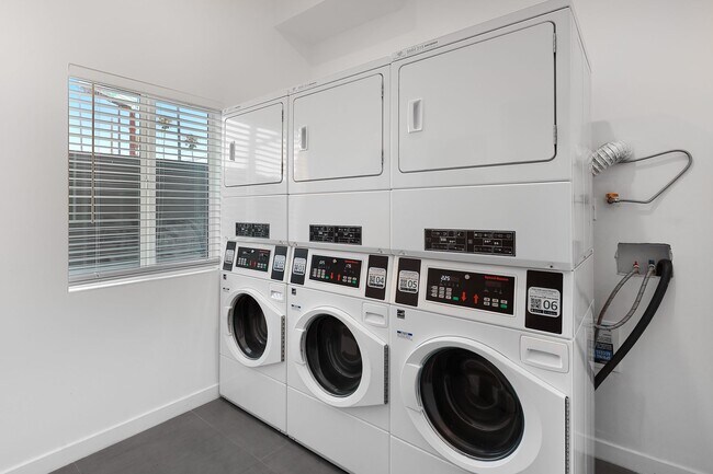 Building Photo - 13035 San Fernando Rd