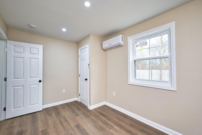 Building Photo - 4 Water St