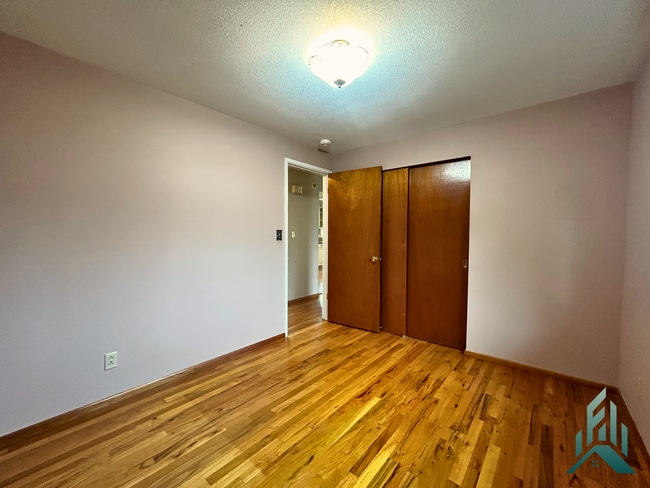 Building Photo - Amazing 3-bedroom, 1.5-bathroom Single-family Home