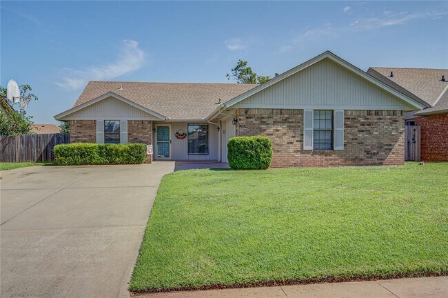Building Photo - 2109 Shamrock Dr