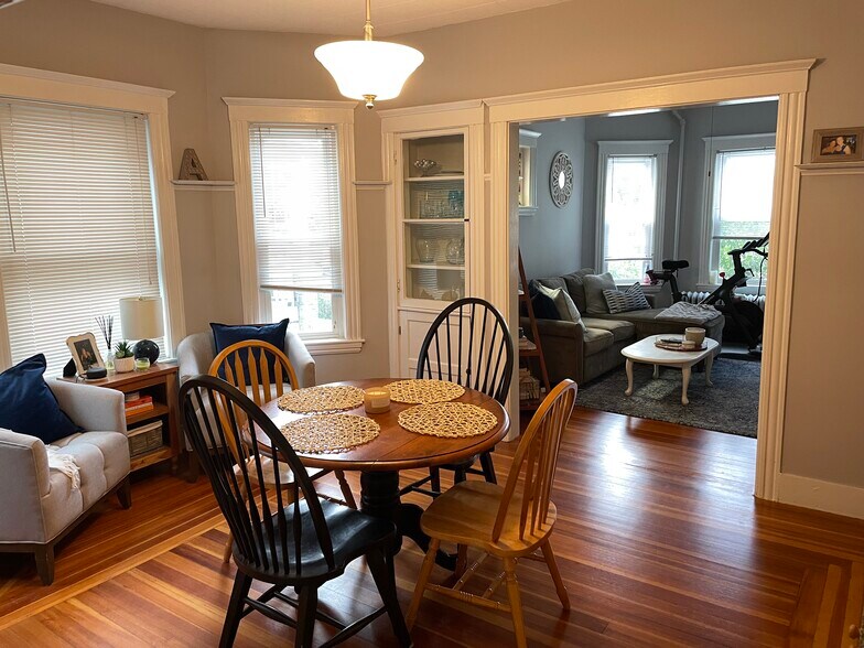 Building Photo - 163 Fellsway W