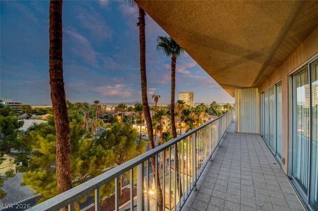 Building Photo - 3111 Bel Air Dr
