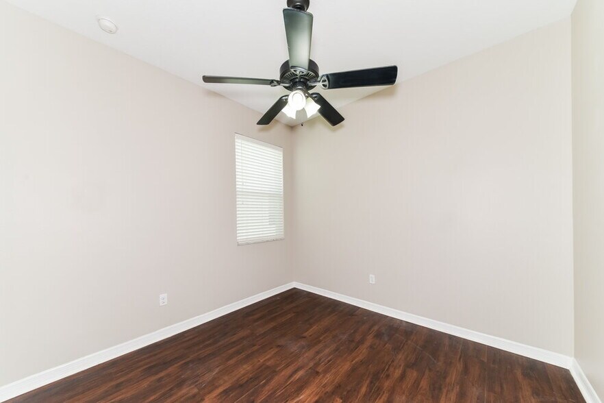 Building Photo - 901 Fern Leaf Dr