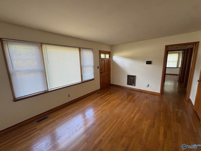 Building Photo - 4211 Tee Jay Dr NW