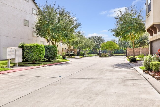 Building Photo - 2817 Shadow Woods Ct