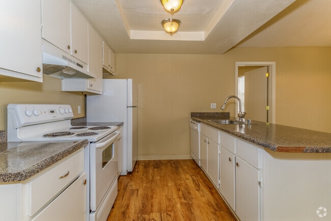 2BR, 2BA - 820SF - The Edge