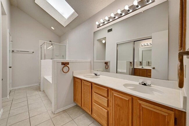 Building Photo - 4608 Castleman Dr