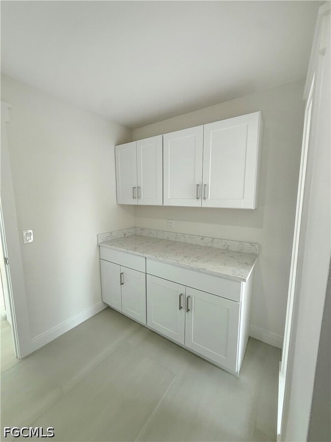 Building Photo - 6950 Overlook Dr