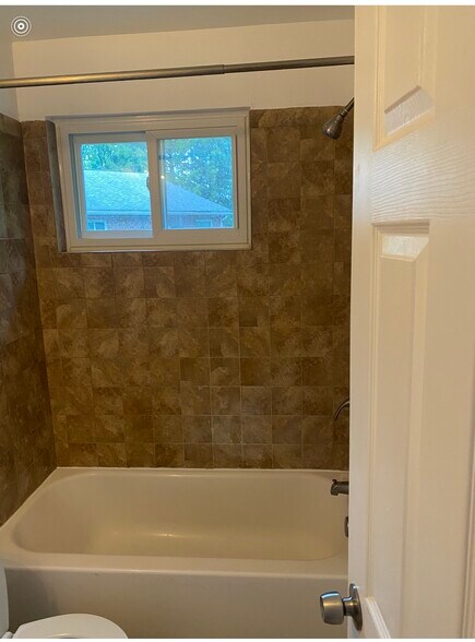 Building Photo - 835 Garrett Ln