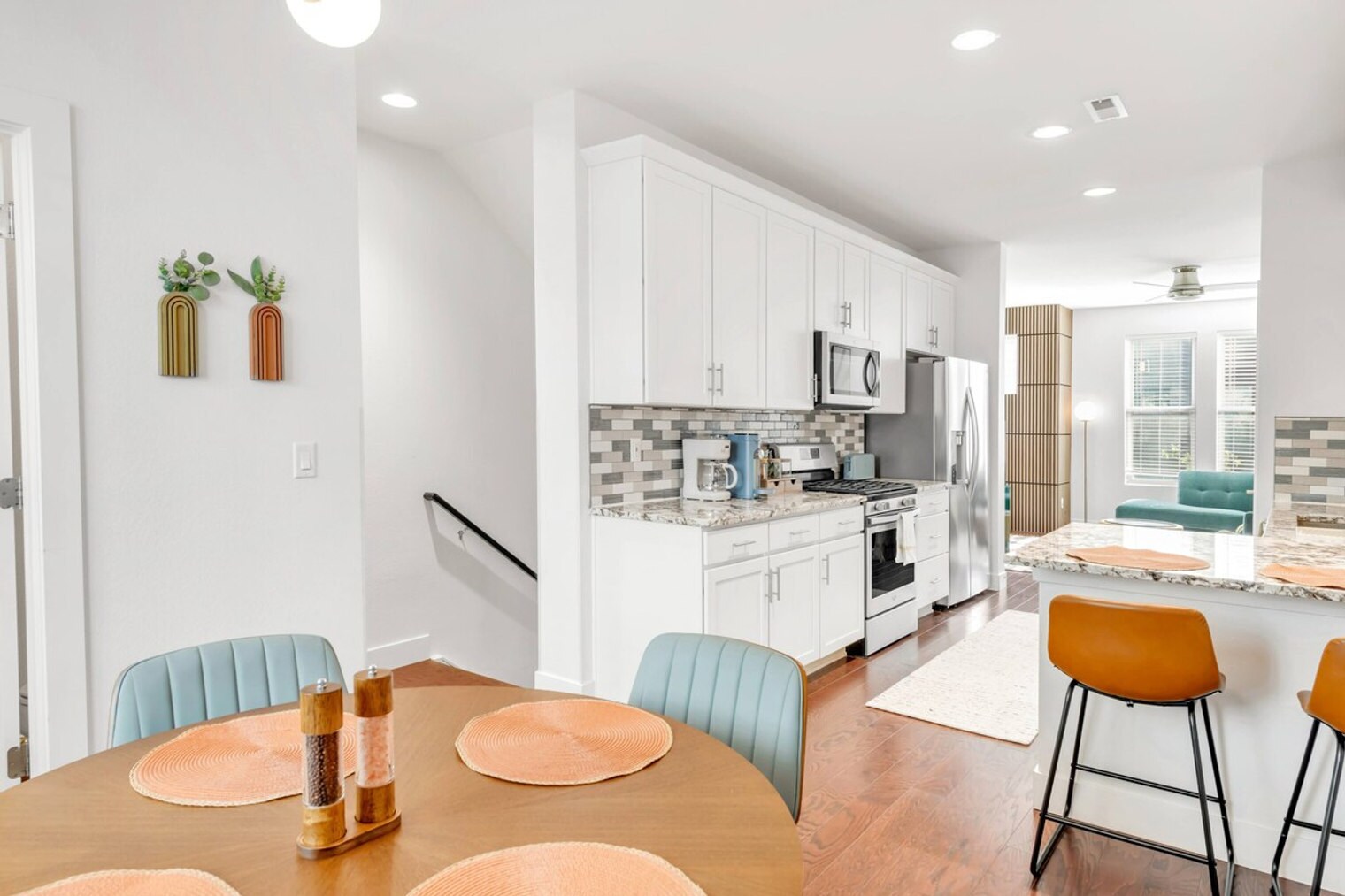 Building Photo - 1282 W 11th Ave