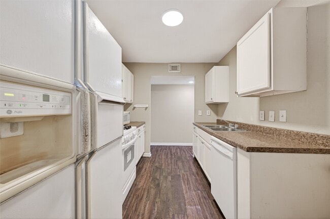 Building Photo - 3927 Prudence Dr