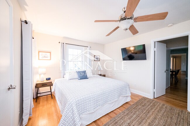 Bedroom 1 - 126 Tomahawk Industrial Park