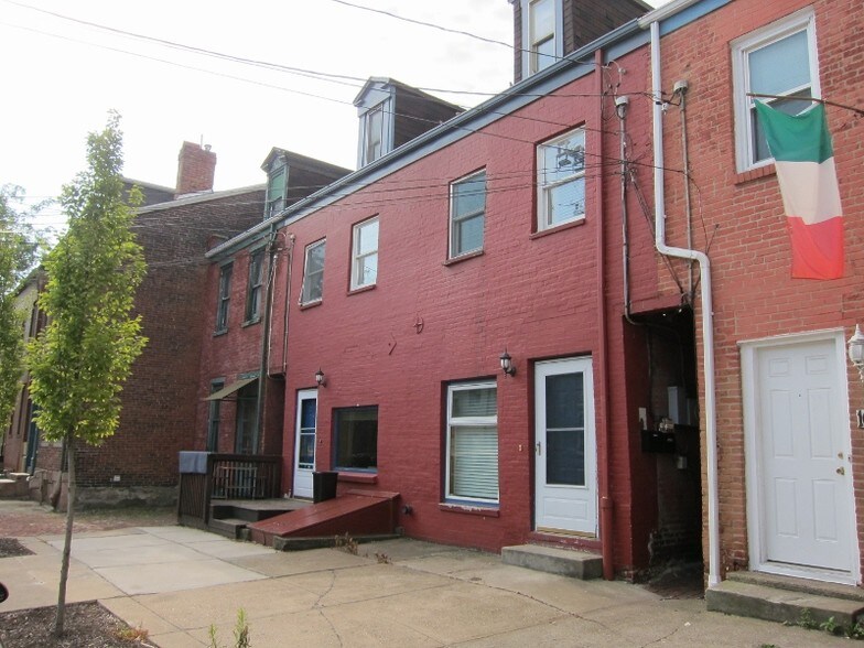 Front of Building - 1016 Bingham St