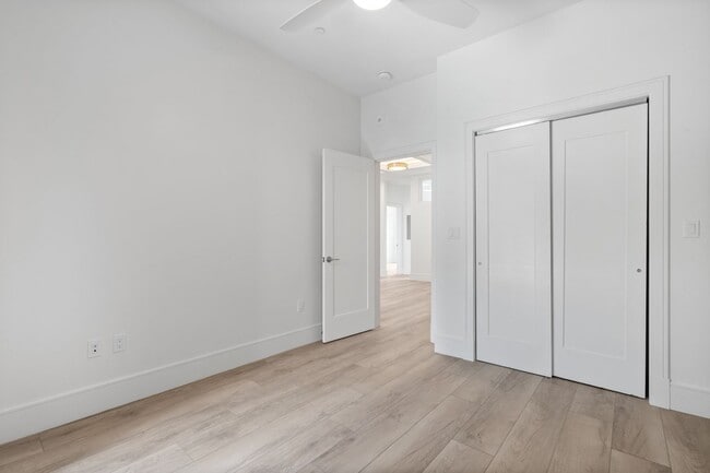 Building Photo - 300-1581 Beacon St