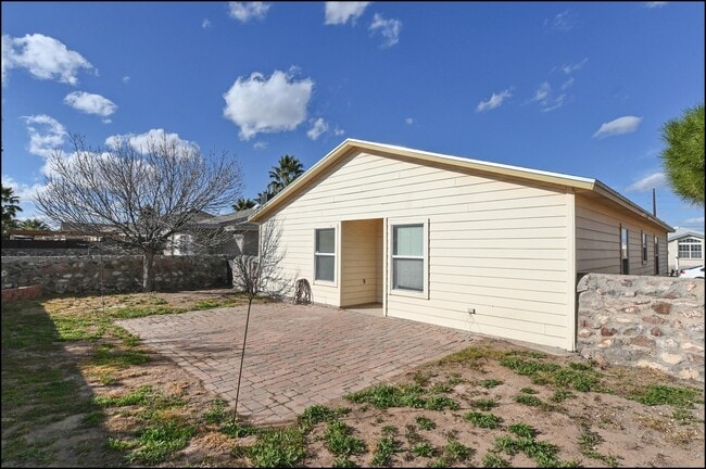 Building Photo - 648 Wind River Ave