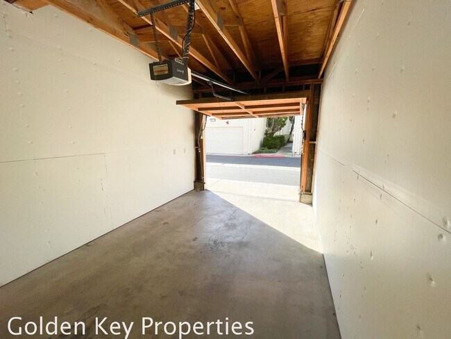 Building Photo - 2BR/1.5BA Condo in Charlemont in Vista! Cl...