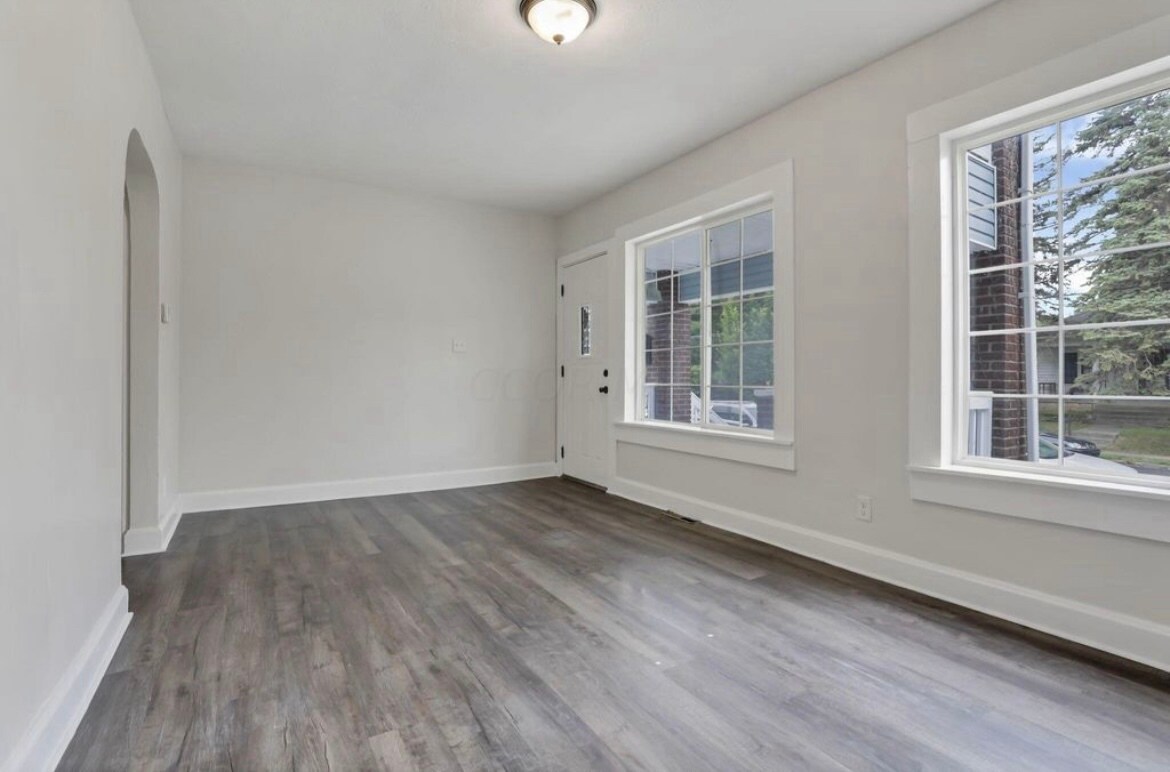 Living Room - 1364 S Champion Ave