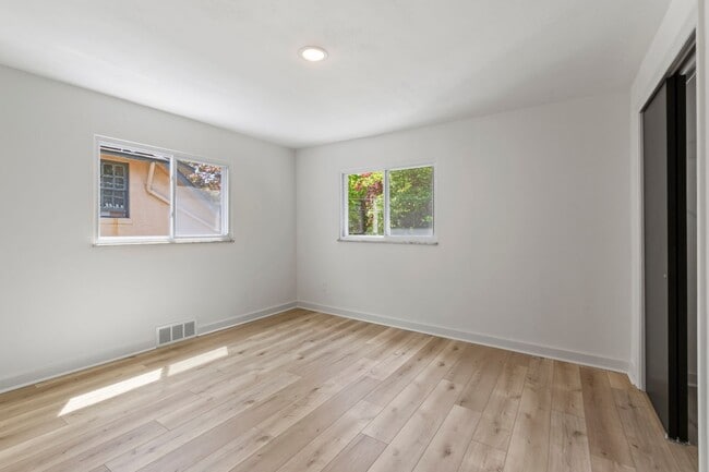 Building Photo - READY FOR MOVE IN! Don't miss this STUNNING, FULLY RENOVATED 3 bedroom in McKeesport!