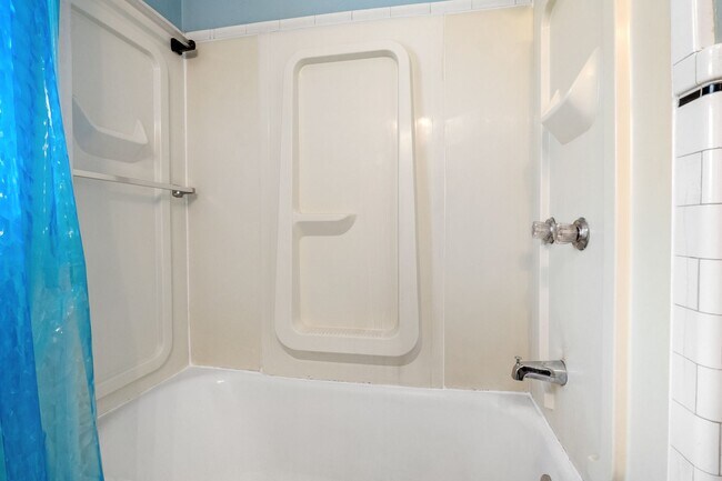 Building Photo - 4955 Tholozan Ave