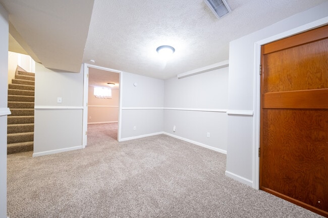 Building Photo - 3531-2 1/2 2 1/2 St NE