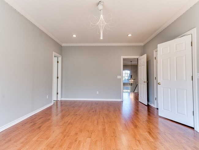 Building Photo - 1307 Brookside Dr