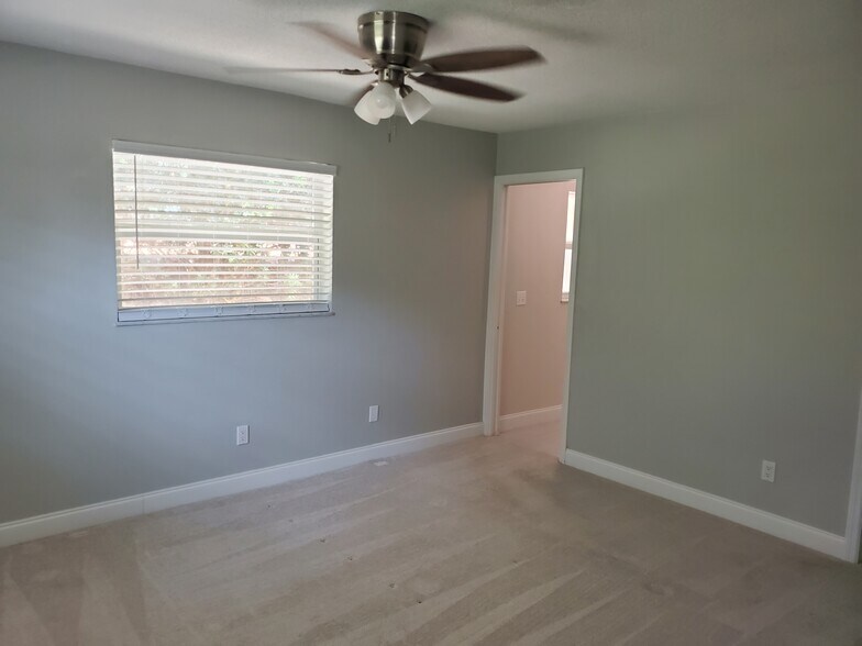 Building Photo - 1257 NE Sago Dr