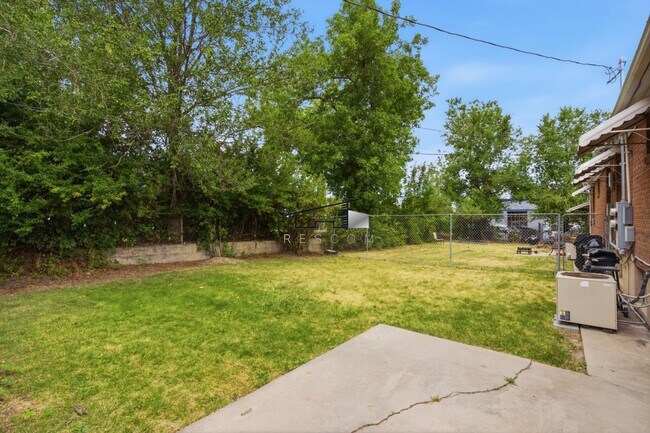 Building Photo - 3729 Quincy Ave
