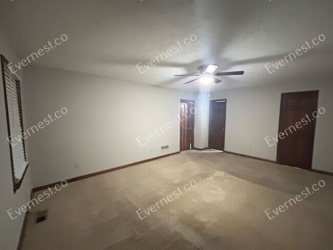 Building Photo - 170 Olde Oak Dr