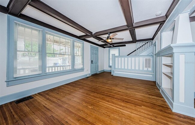 Building Photo - 620 Earle Ave N