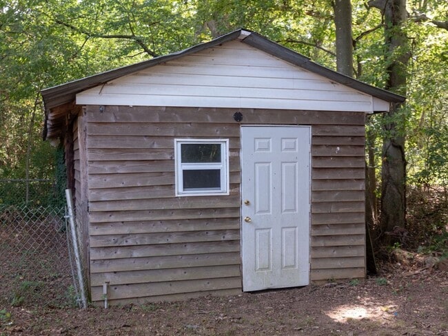 Building Photo - 610 N Fir St