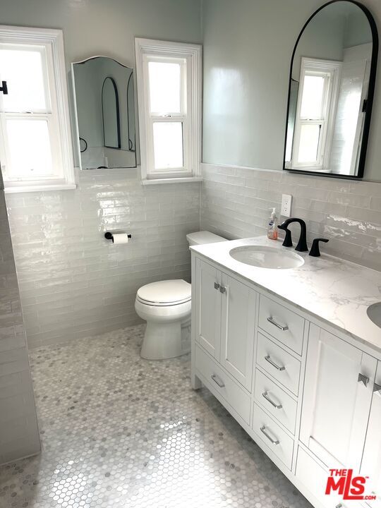 Building Photo - 958 N Vista St