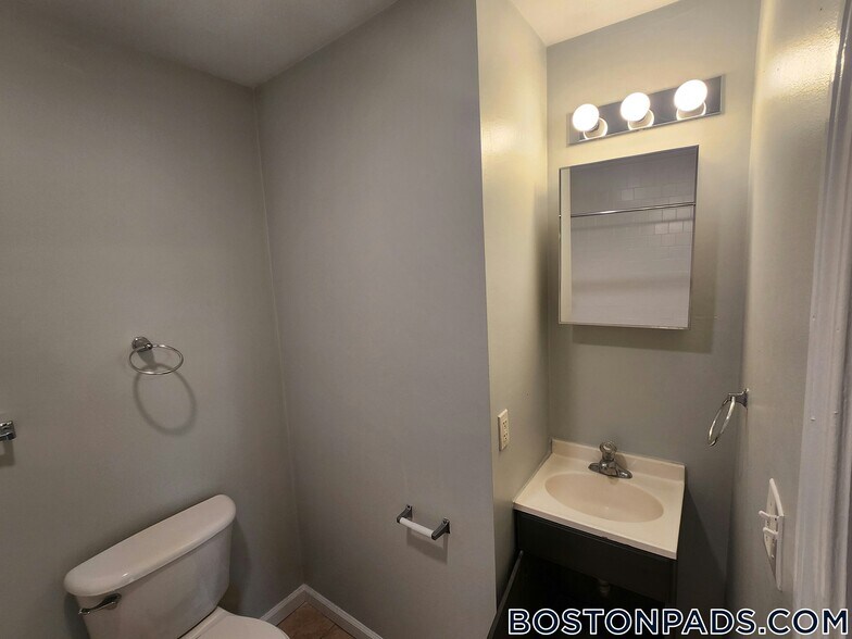 Building Photo - 50 Franklin St