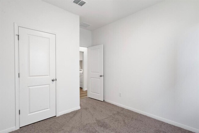 Building Photo - 118 Bluegill Dr