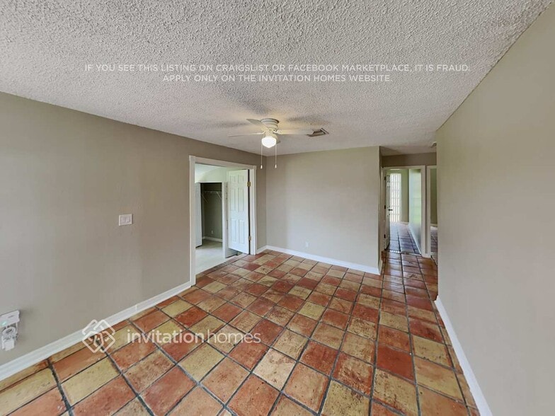 Building Photo - 5808 NW 19th Ct