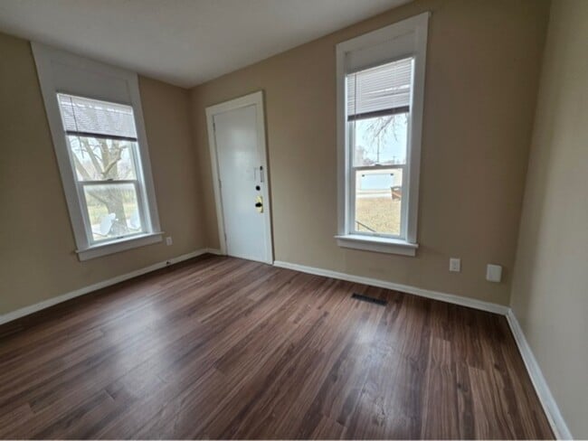 Primary Photo - 424 W 8th St