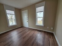 Building Photo - 424 W 8th St