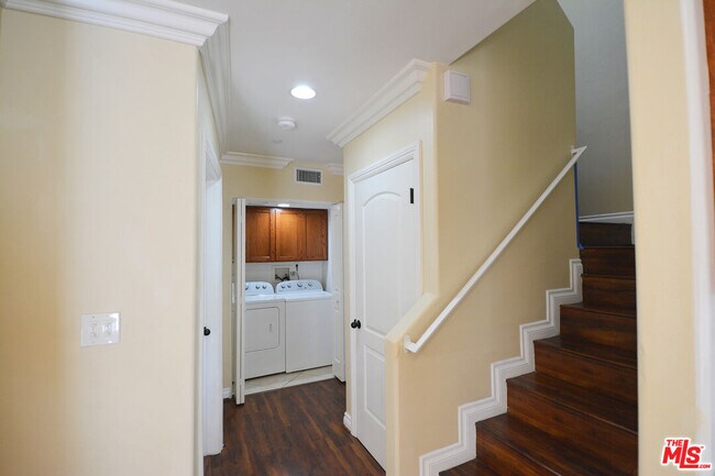 Building Photo - 1432 1/2 Ricardo St