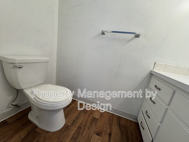 Building Photo - 1039 5th St