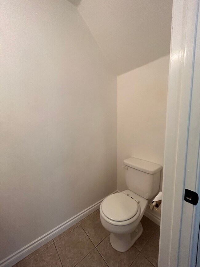 Building Photo - 4 bed, 2.5 ba - Golf Course living in Horn Rapids