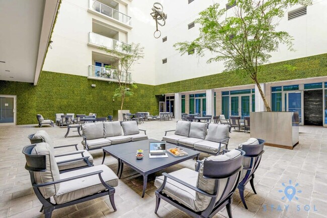 Building Photo - 777 N Ocean Dr