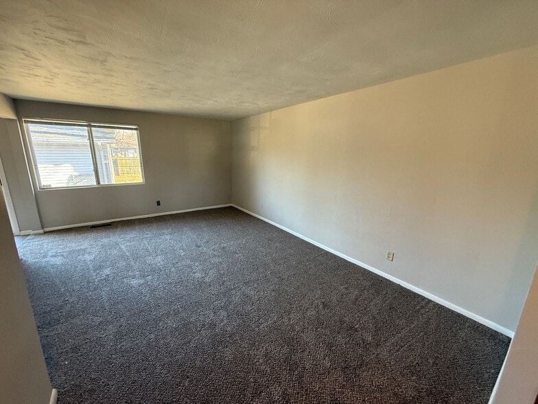 Building Photo - 4918 Dwight Dr