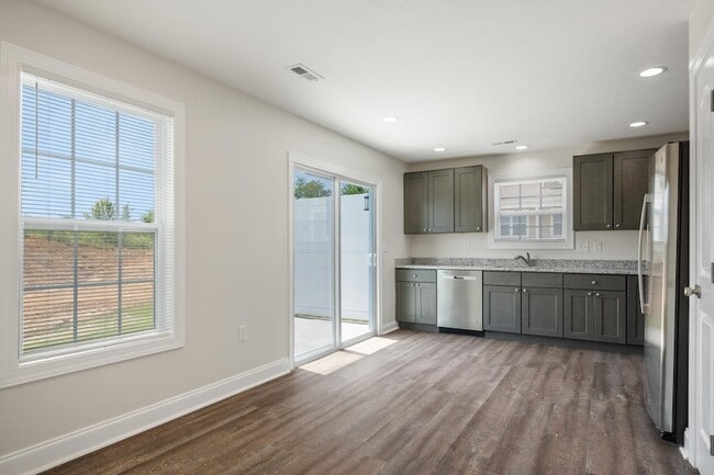 Building Photo - 455 Skylar Dr